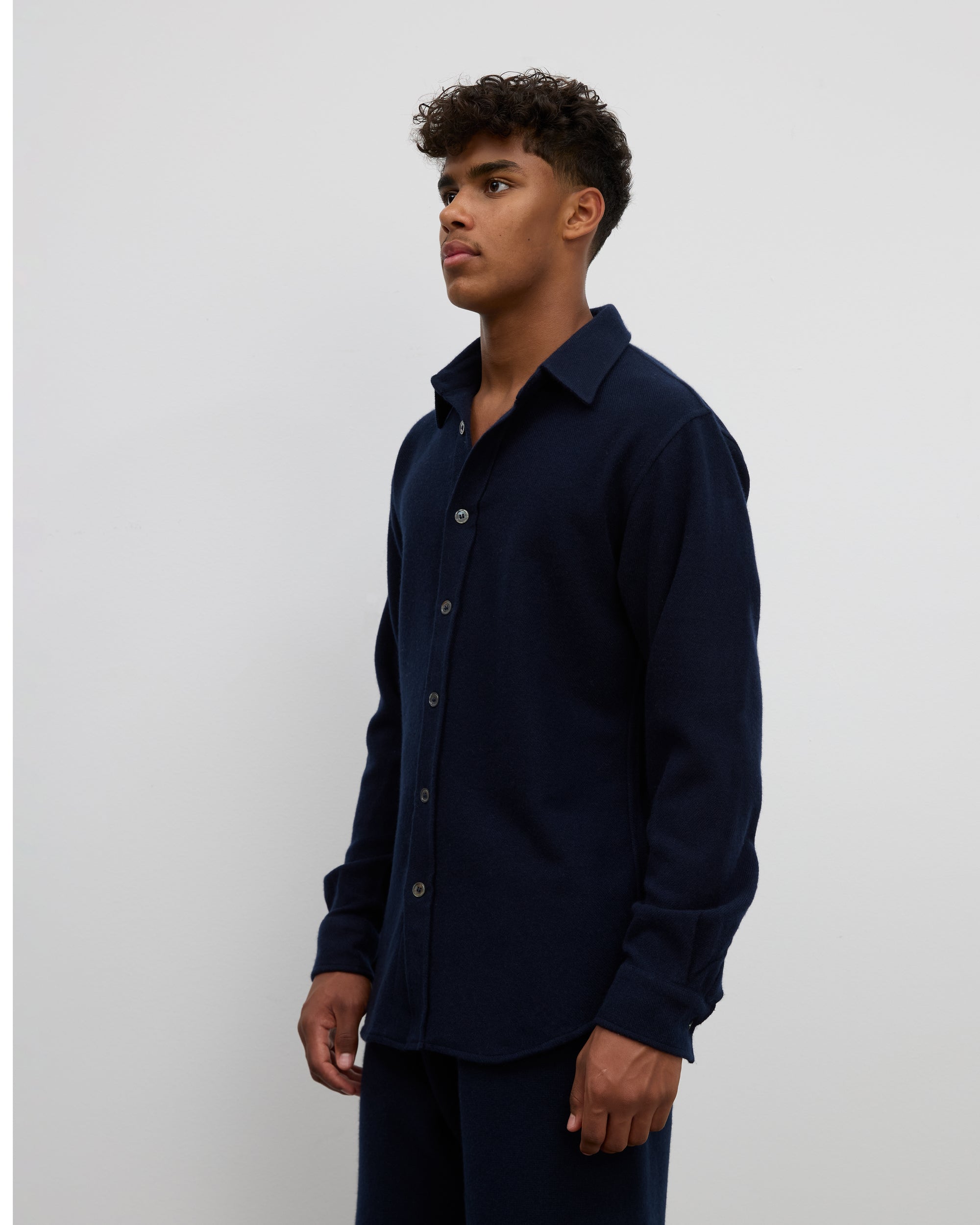 100 Prozent Kaschmir Hemd Farbe Navy Seitenansicht