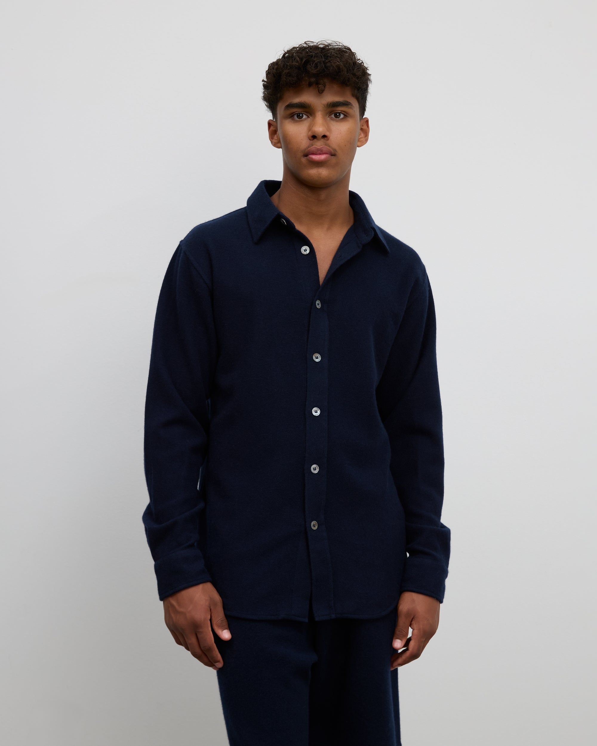 100 Prozent Kaschmir Hemd Farbe Navy Frontansicht