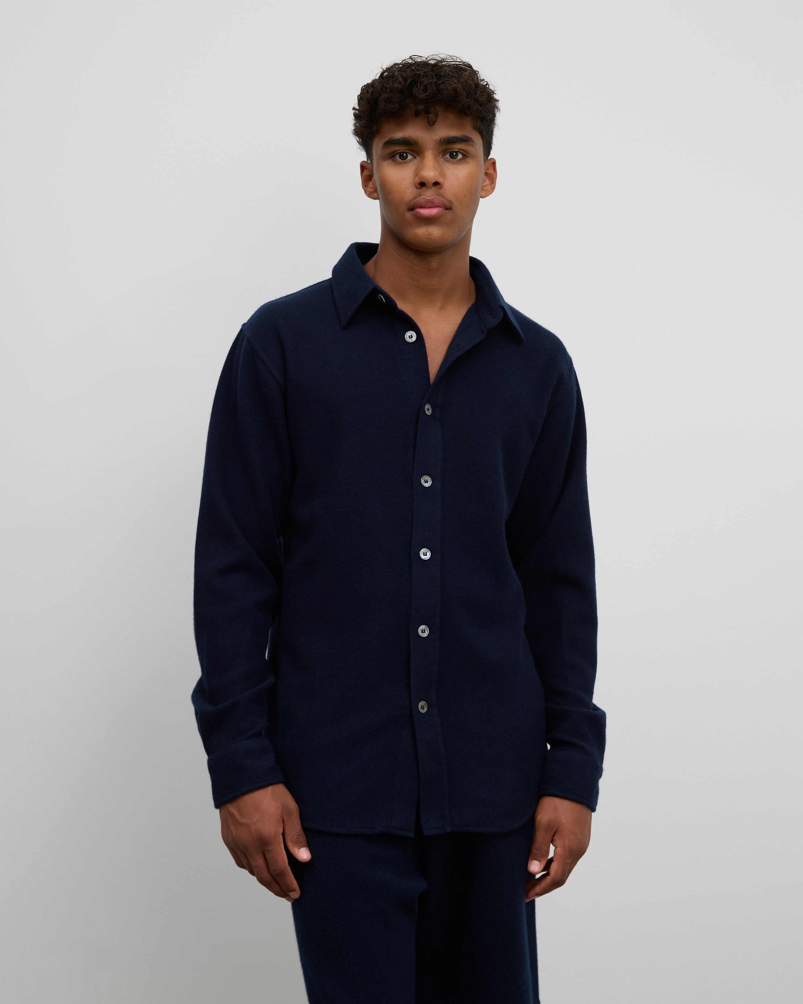 100 Prozent Kaschmir Hemd Farbe Navy Frontansicht